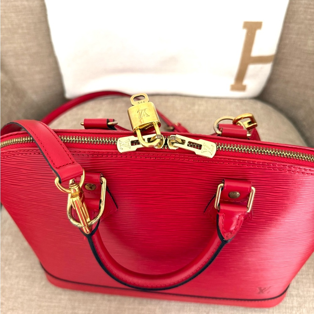 Authentic Louis Vuitton Alma bag M52147 red Epi leather with strap medium - Picture 11 of 16